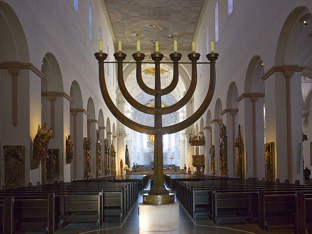 Menora im Würzburger Dom